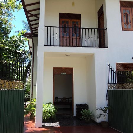Pubudu'S Villa Hikkaduwa Esterno foto