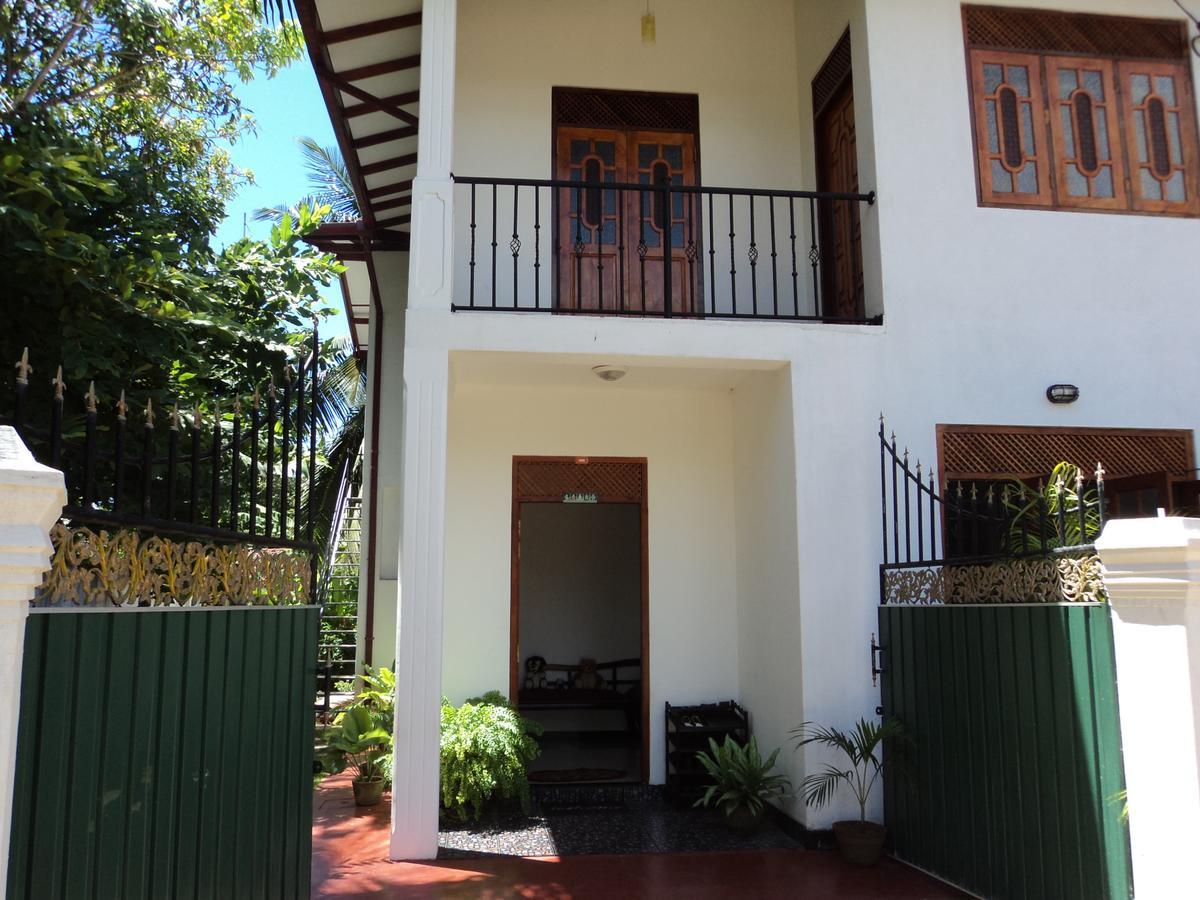 Pubudu'S Villa Hikkaduwa Esterno foto